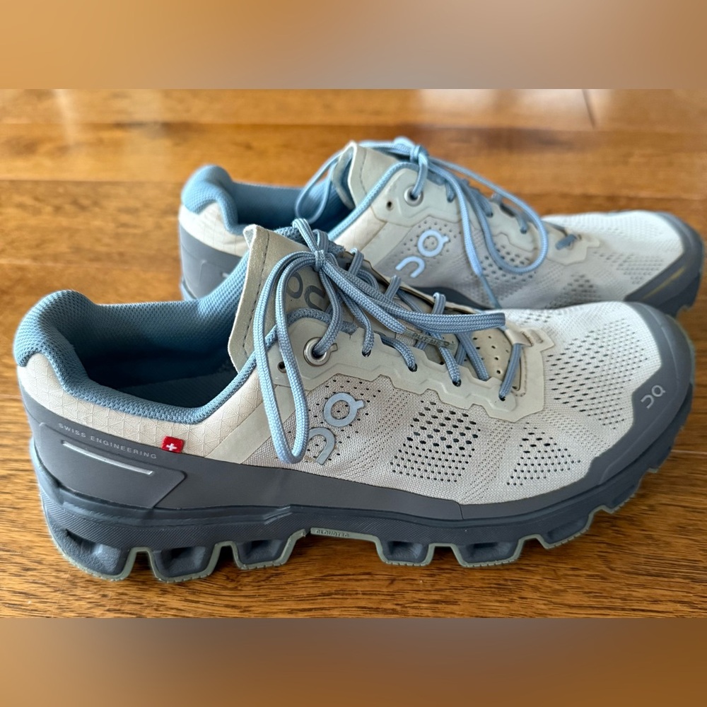On Cloud Sneakers~ Womens 7.5 ~ Trail Runner